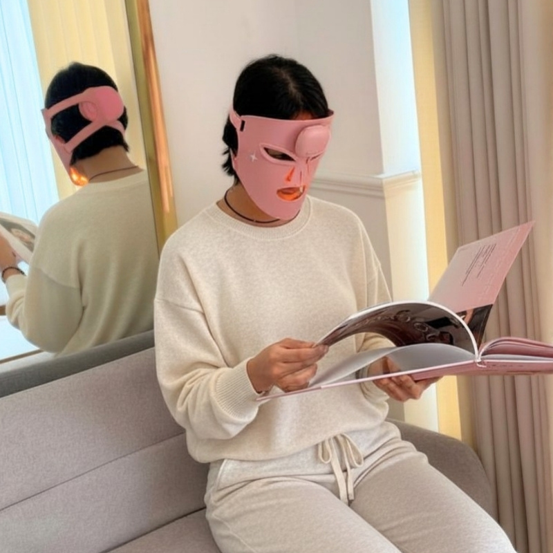 INKO Seoul LED mask model 2